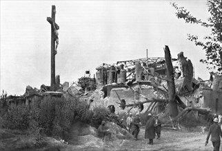 ''L'offensive de la Somme: La sucrerie de Dompierre', 1916. Creator: Unknown.
